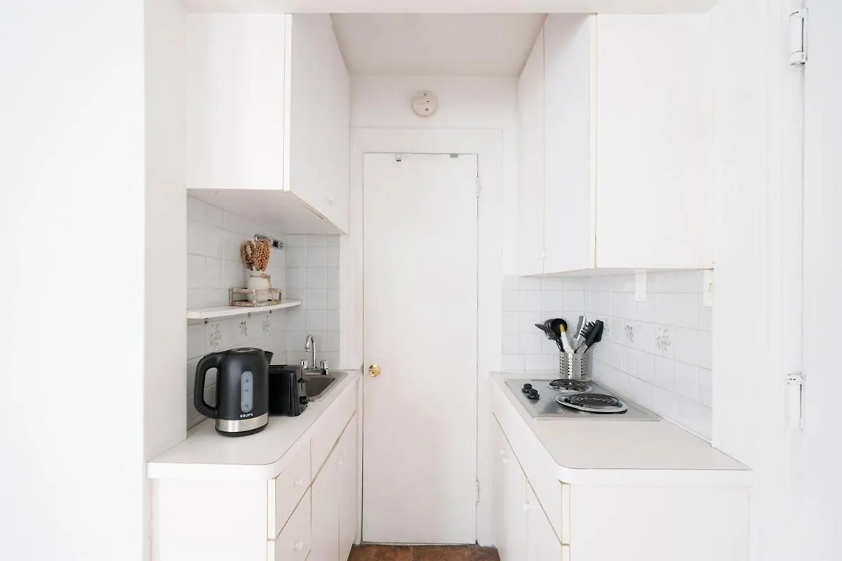 Apartment 11-4F Prime West Village Designer 1Br New York